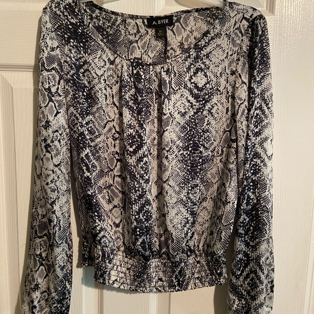 Abyer snake top